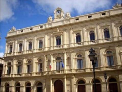 CALTAGIRONE: LA SCUOLA E L`ARCHITETTURA