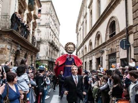 PASQUA A CALTAGIRONE