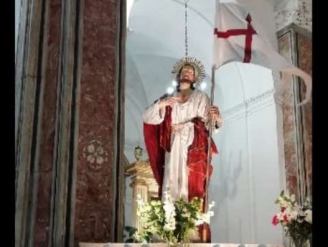 IL CRISTO RISORTO VA IN PROCESSIONE